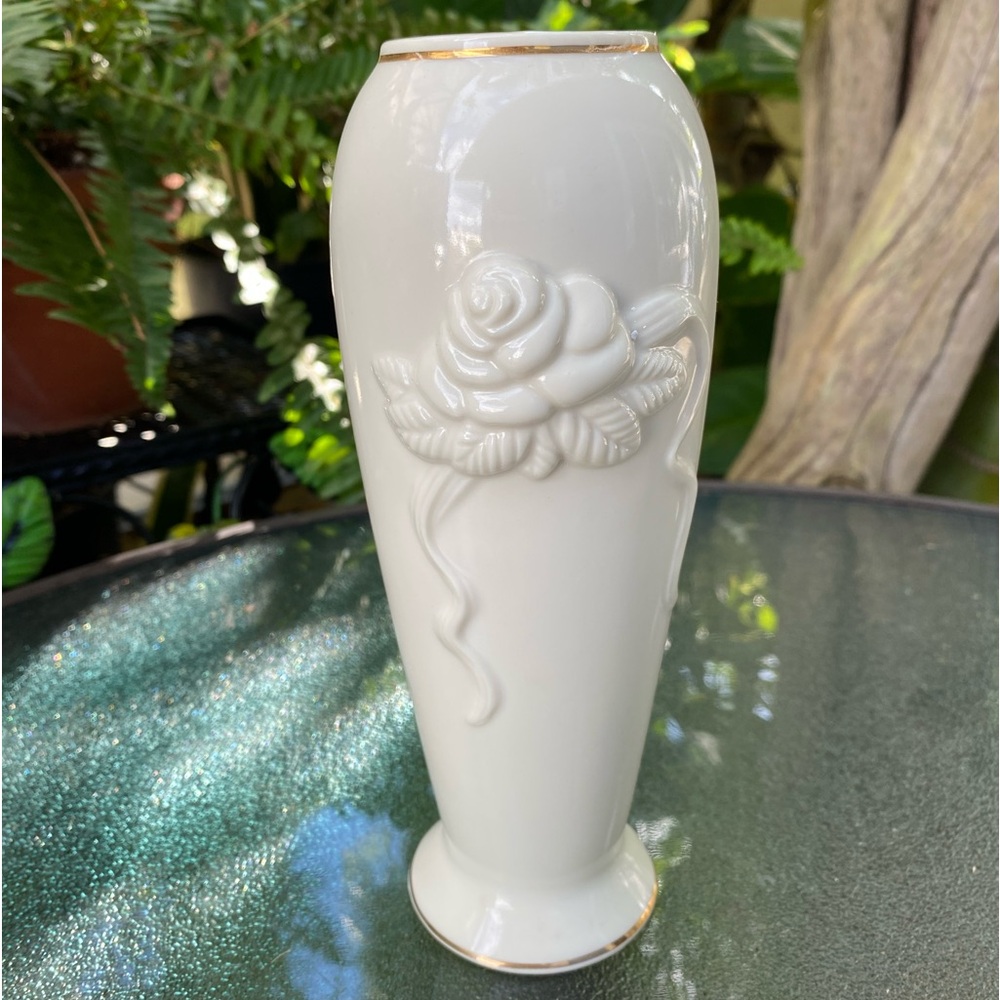 VTG Lenox Porcelain Ivory Rose Bud Vase With Gold Trim On Top